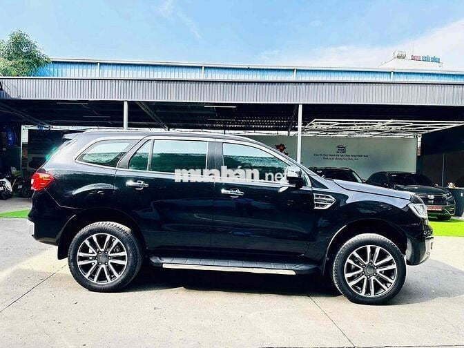Ford Everest 2019 Titanium mới bảo dưỡng