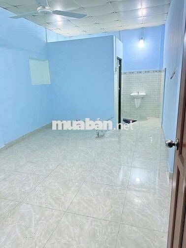 Cho thuê nhà ngay ngã tư Phú Nhuận , Hoàng Văn Thụ