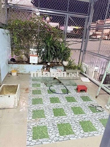 Cho thuê nhà ngay ngã tư Phú Nhuận , Hoàng Văn Thụ