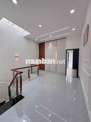 Nhà  kế bên Eon Tân Phú HXH. 2 tầng 3pn 2tolet sổ đẹp gia 5ty7