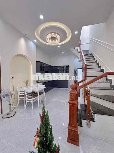 Nhà  kế bên Eon Tân Phú HXH. 2 tầng 3pn 2tolet sổ đẹp gia 5ty7