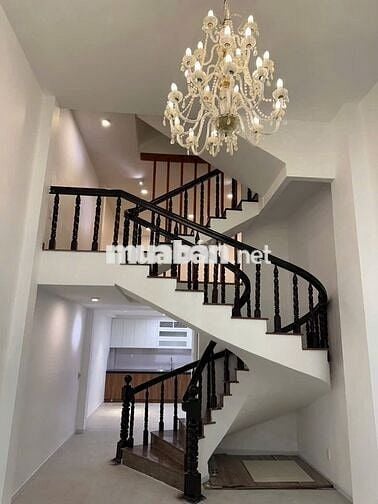 Nhà đẹp Hẻm xe Tải CMT8 5 tầng chỉ 16,2 tỷ