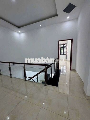 Nhà trệt 1 lầu gần chợ chánh mỹ. DT: 5x26, thổ cư: 60,đường nhựa thông