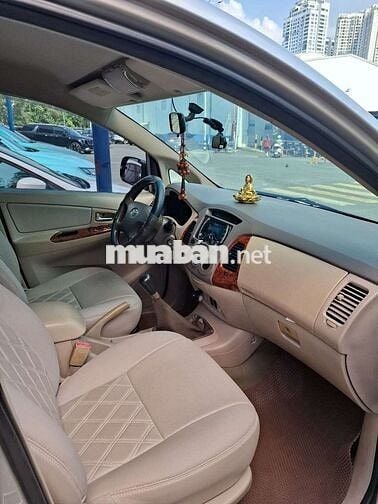 Toyota Innova Bạc 7 chỗ Số sàn