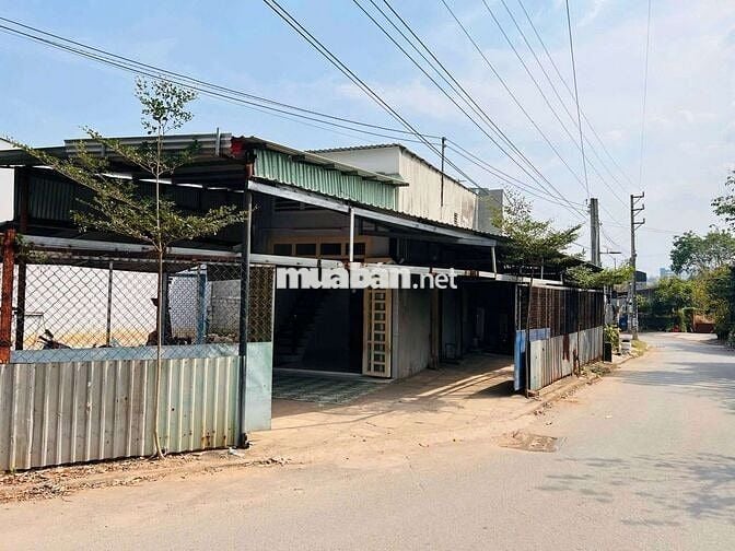 Cho thuê nhà sân oto dt rộng 125m2 dĩ an Bình Dương