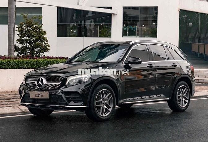 Mercedes GLC300 4Matic - Model 2020 - Đen/Nâu