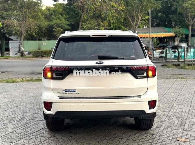 Everest Titanium 20.490km Xe Bán Tại Hãng Ford