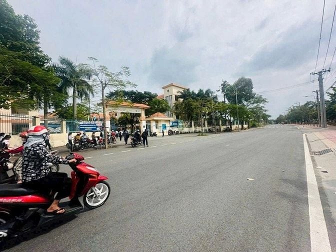 ĐẤT TÁI ĐỊNH CƯ HOÀ PHÚ CHỦ GIẢM 200 TRIỆU CẦN BÁN GẤP