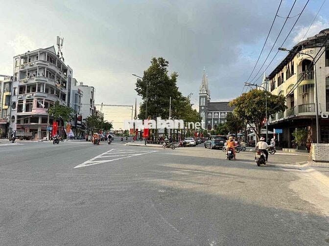 Cho thuê mặt bằng gần ngay Trung Tâm Ngã 6 chùa Bà Bình Dương