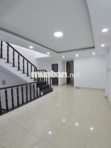 Nhà mới đẹp gần bệnh viện 512, giá 12 triệu, mặt tiền Nguyễn Đức Thuận