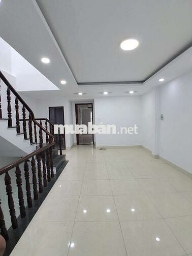 Nhà mới đẹp gần bệnh viện 512, giá 12 triệu, mặt tiền Nguyễn Đức Thuận