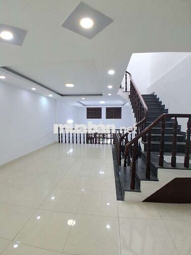 Nhà mới đẹp gần bệnh viện 512, giá 12 triệu, mặt tiền Nguyễn Đức Thuận