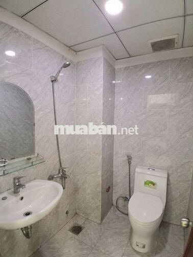 Nhà mới đẹp gần bệnh viện 512, giá 12 triệu, mặt tiền Nguyễn Đức Thuận