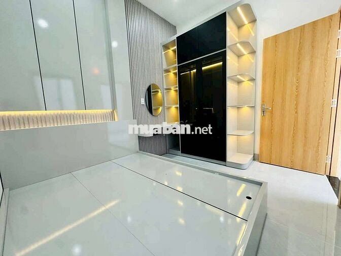 Nhà trệt 1 lầu, DT: 5x16, thổ cư: 100%, không quỹ hoạch, đường thông,