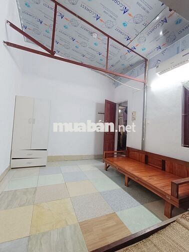 Phòng đẹp gác xép đủ đồ kv Chùa Láng_vệ sinh chung_giá 2.3tr_điện3.5k