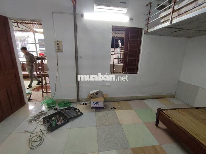 Phòng đẹp gác xép đủ đồ kv Chùa Láng_vệ sinh chung_giá 2.3tr_điện3.5k