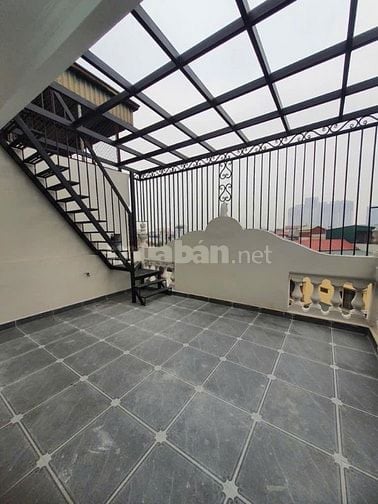 Chính chủ gửi bán nhà 55m2 view Vincom, đầy đủ nội thất, 5 tầng 6PN