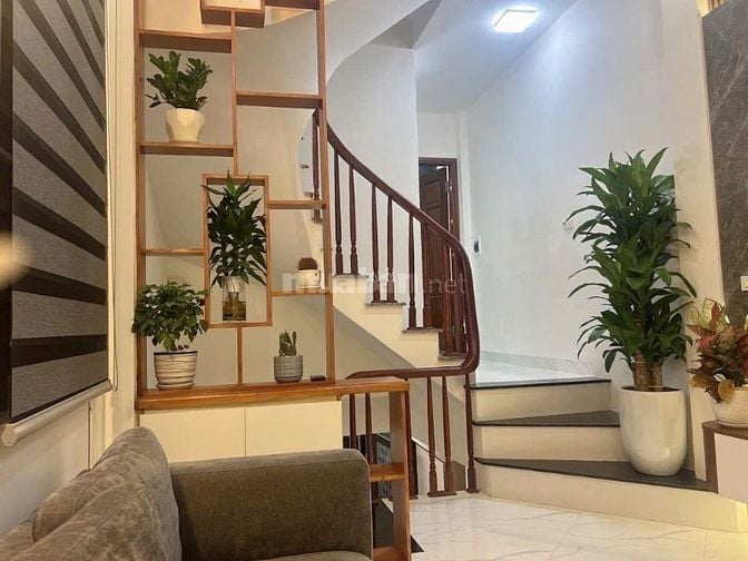 Chính chủ gửi bán nhà 55m2 view Vincom, đầy đủ nội thất, 5 tầng 6PN