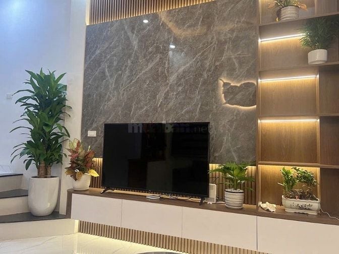 Chính chủ gửi bán nhà 55m2 view Vincom, đầy đủ nội thất, 5 tầng 6PN