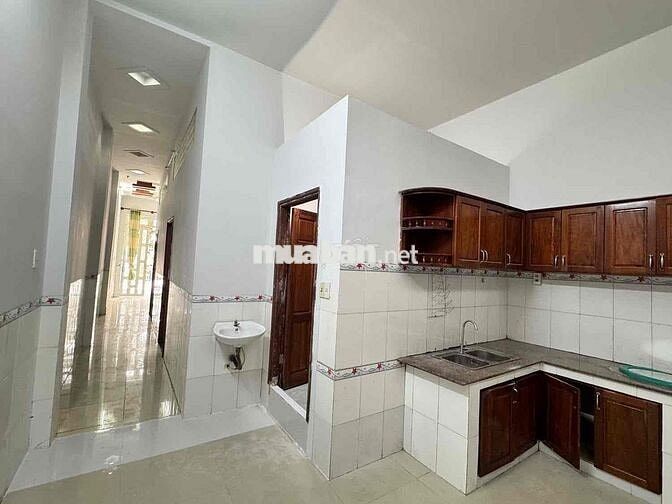 Cho thuê nhà trệt 2 phòng ngủ có sân trước rộng sau KDC Đại Ngân