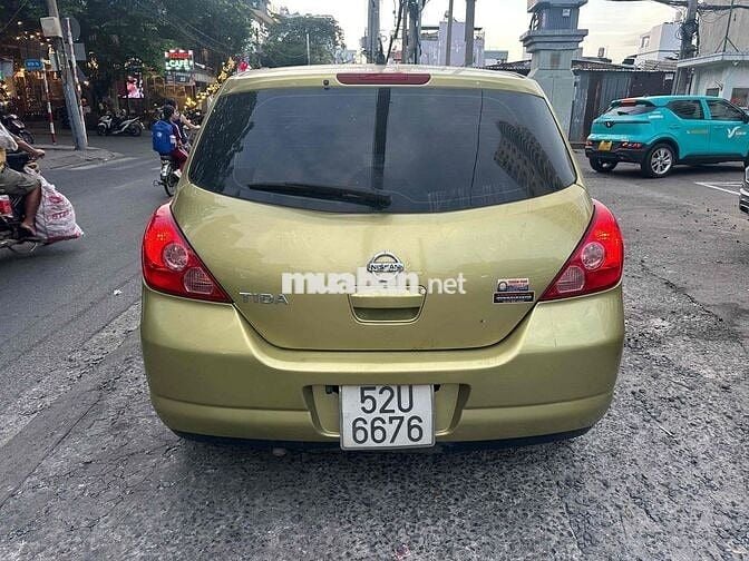 Nissan Tiida Vàng đồng 5 chỗ Số tự động