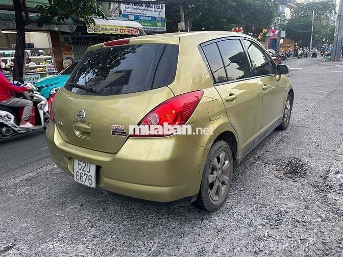 Nissan Tiida Vàng đồng 5 chỗ Số tự động
