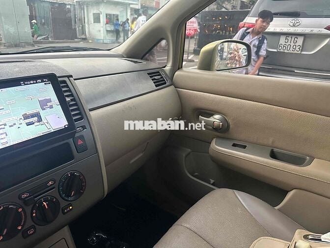 Nissan Tiida Vàng đồng 5 chỗ Số tự động