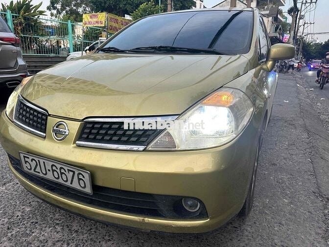 Nissan Tiida Vàng đồng 5 chỗ Số tự động