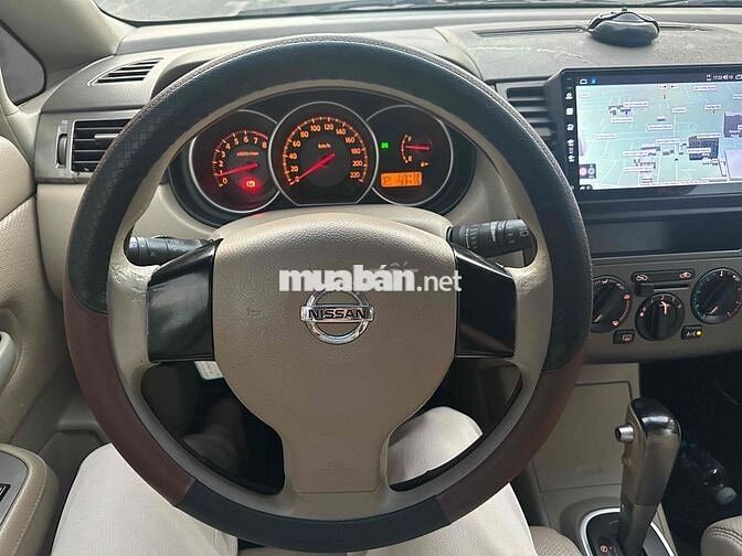 Nissan Tiida Vàng đồng 5 chỗ Số tự động