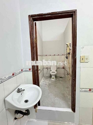 Cho thuê nhà trệt 2 phòng ngủ có sân trước rộng sau KDC Đại Ngân