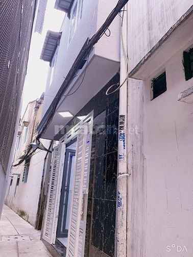 Cho thuê nhà Hẻm 900 Trần Hưng Đạo. DT : 25m, 2 phòng ngủ. 2wc