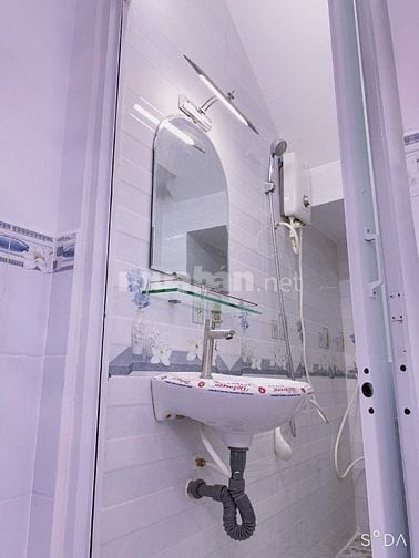 Cho thuê nhà Hẻm 900 Trần Hưng Đạo. DT : 25m, 2 phòng ngủ. 2wc