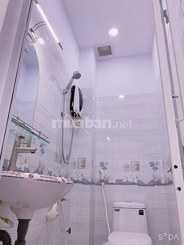 Cho thuê nhà Hẻm 900 Trần Hưng Đạo. DT : 25m, 2 phòng ngủ. 2wc