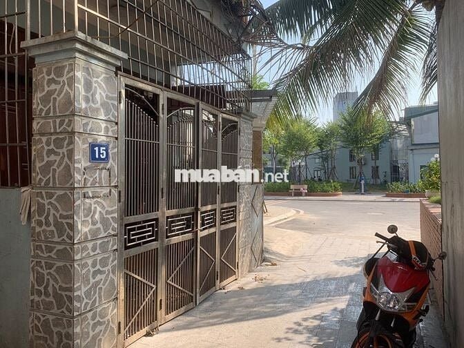 Phòng trọ 30m2 sàn gỗ, có ban công rộng riêng