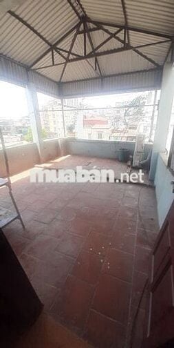 Phòng trọ 30m2 sàn gỗ, có ban công rộng riêng