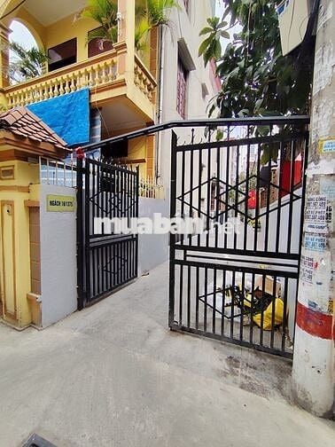 Phòng trọ 30m2 sàn gỗ, có ban công rộng riêng