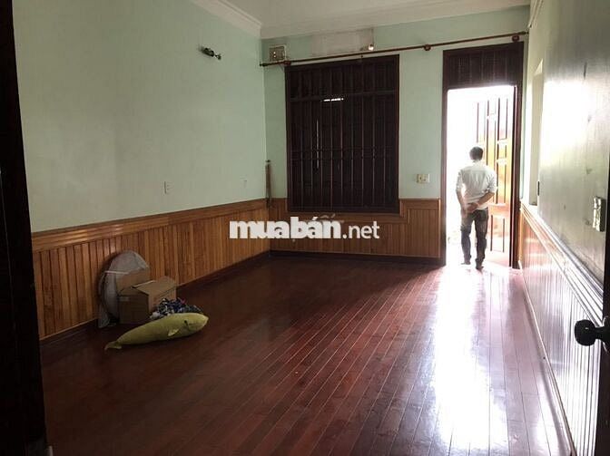 Phòng trọ 30m2 sàn gỗ, có ban công rộng riêng