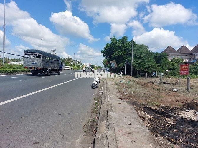 Bán đất MT Quốc lộ 1A, P2, Thị Xã.Cai Lậy,  Tiền Giang,  4200m