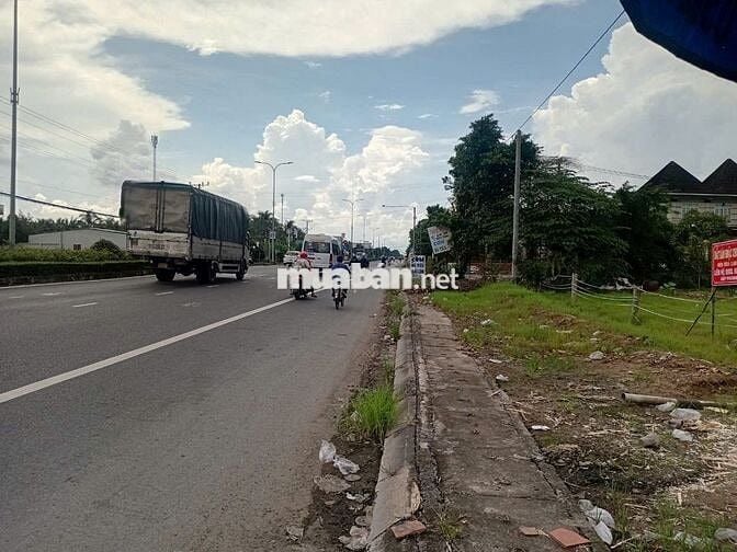 Bán đất MT Quốc lộ 1A, P2, Thị Xã.Cai Lậy,  Tiền Giang,  4200m