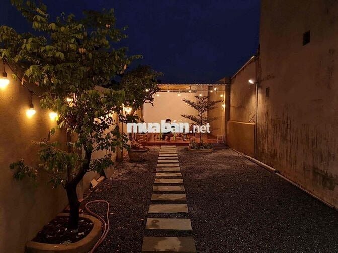 nhà vườn hiện đại. mới keng. tân hiệp Hóc Môn.