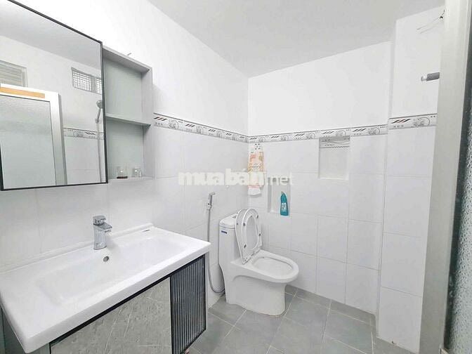 nhà vườn hiện đại. mới keng. tân hiệp Hóc Môn.