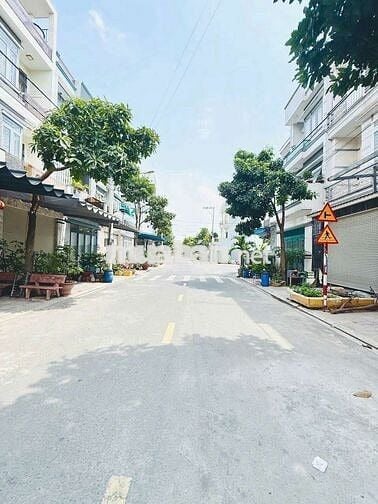 Bán nhà sổ riêng dĩ an giá 3ty9