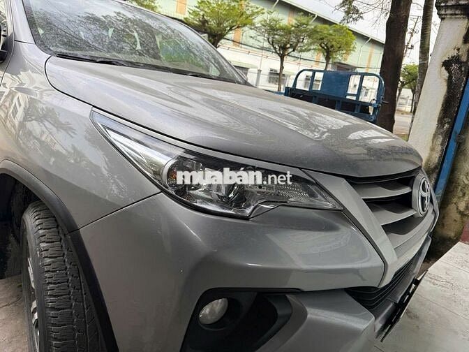Toyota Fortuner 2017 Bạc
