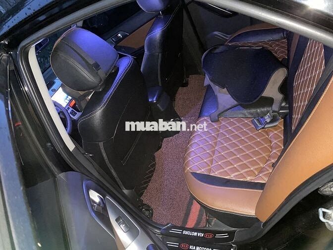 Kia Forte SLI số tự động màu đen