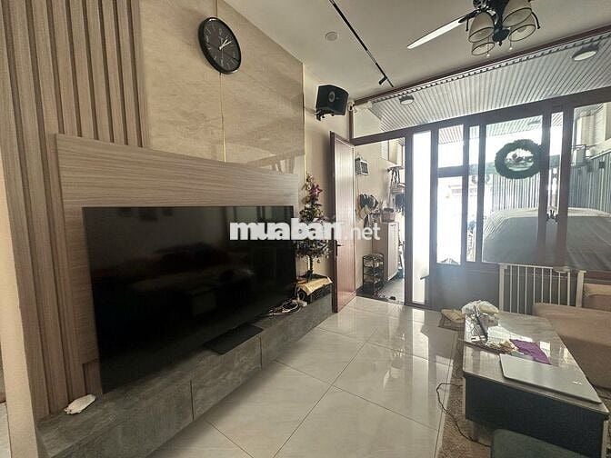 Bán nhà đẹp bãi sau cách biển chỉ 150m.