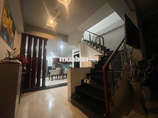 Nhà 2 mặt tiền đối diện trường Tiểu học Hà Huy Giáp Quận 12