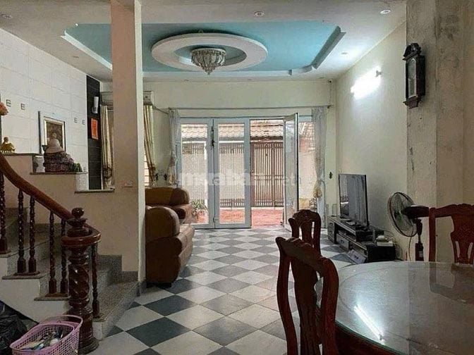 Hoàng Hoa Thám – Ba Đình – Ô TÔ – 102 M – 5 T – MT 5 m – Giá 20.3 Tỷ. 