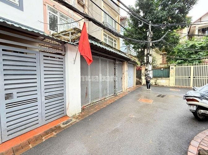 Hoàng Hoa Thám – Ba Đình – Ô TÔ – 102 M – 5 T – MT 5 m – Giá 20.3 Tỷ. 