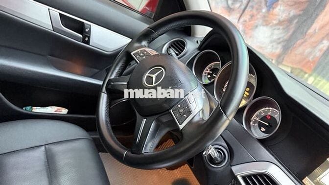 Mercedes-Benz C200 2011 Đỏ