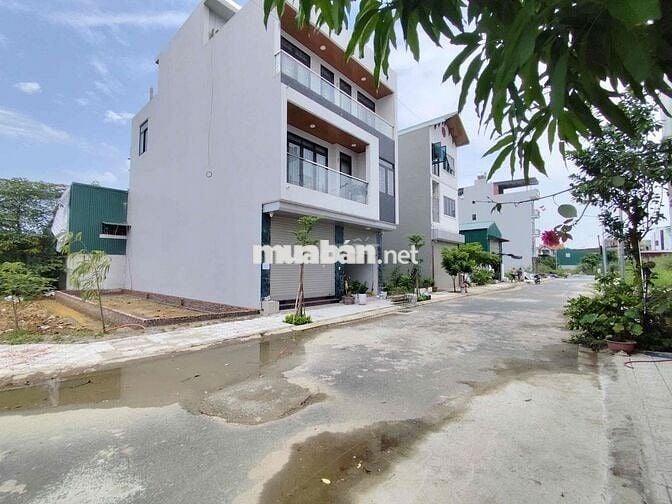 Đất 2 mặt tiền phía sau chợ Bàu Bàng , Sổ Hồng Riêng , hợp để đầu tư